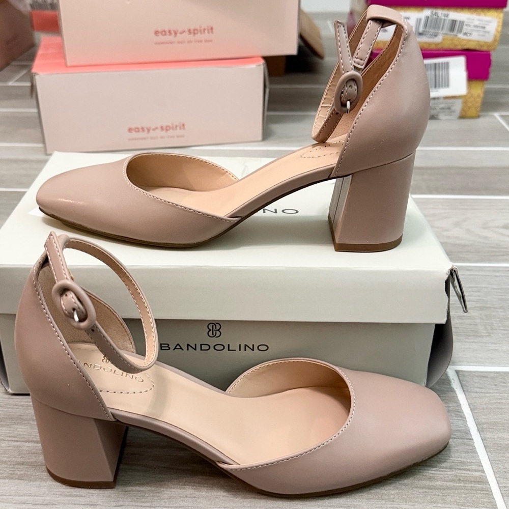 Bandolino Letsadd Beige Block Heels size 8